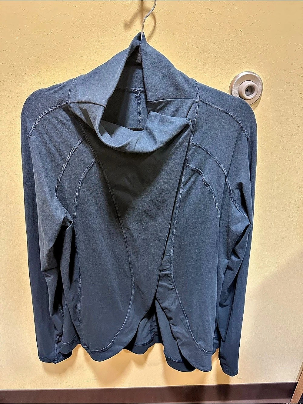 Lightweight Jacket in Blue Size Large Like New